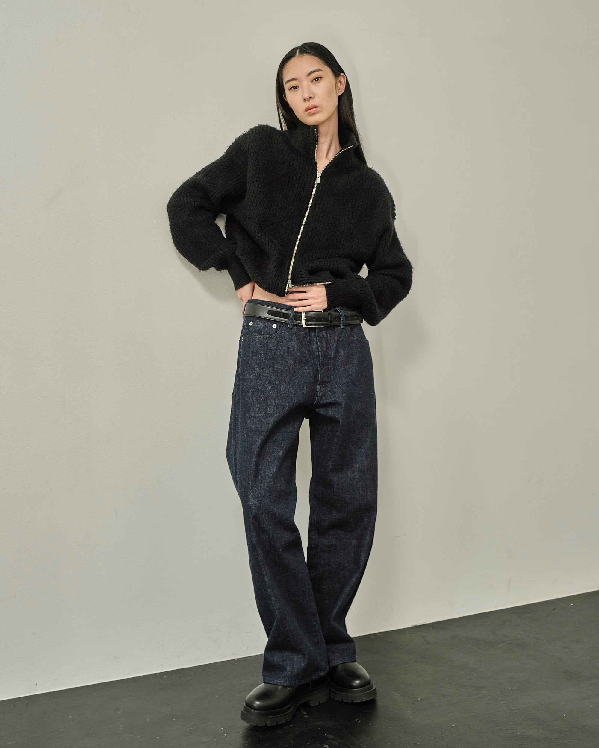 BRUSHED COTTON DRIVERS KNIT SWEATER BLACK