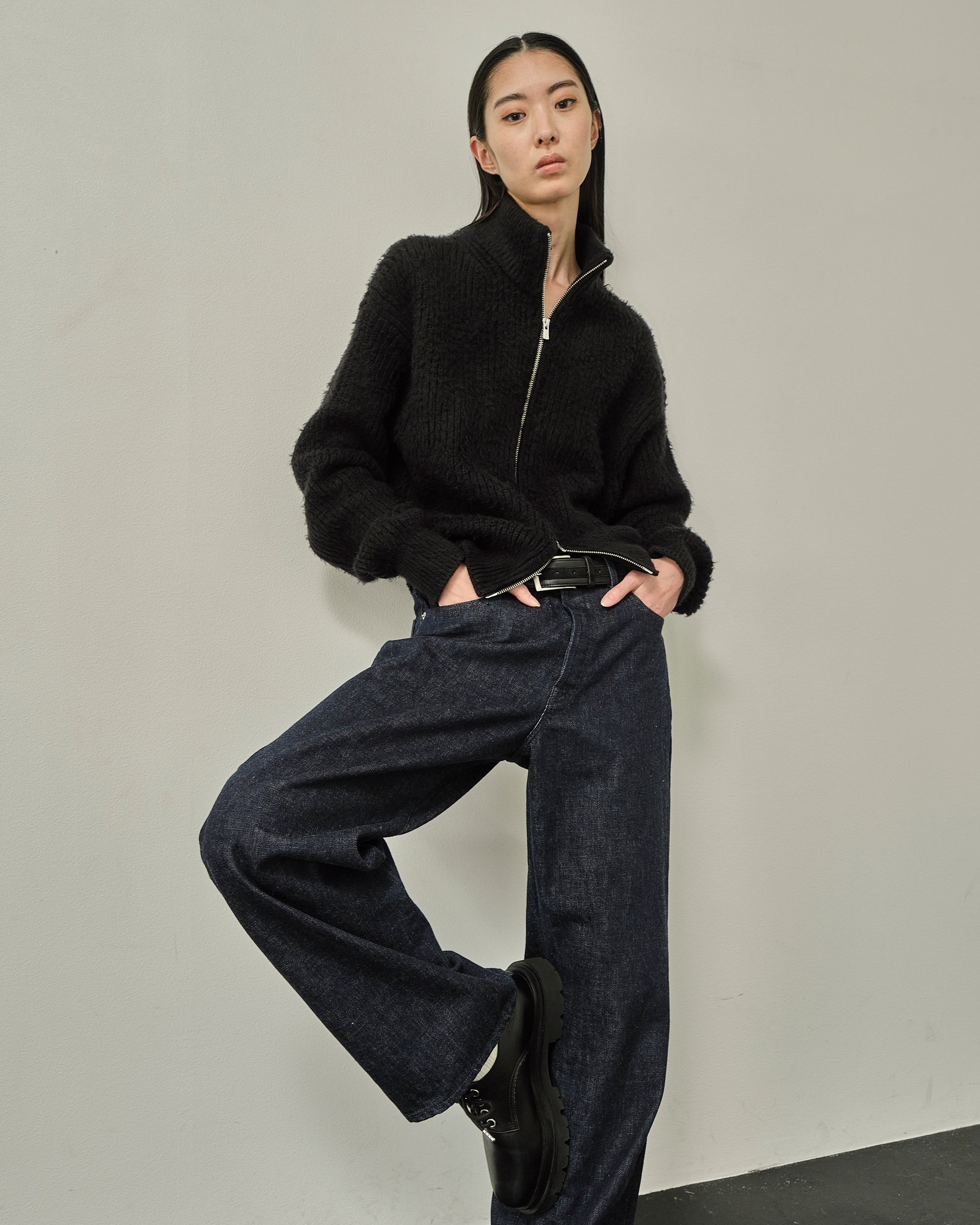 BRUSHED COTTON DRIVERS KNIT SWEATER BLACK