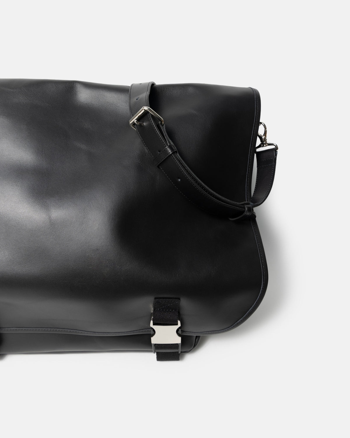 LUX MESSENGER BAG
